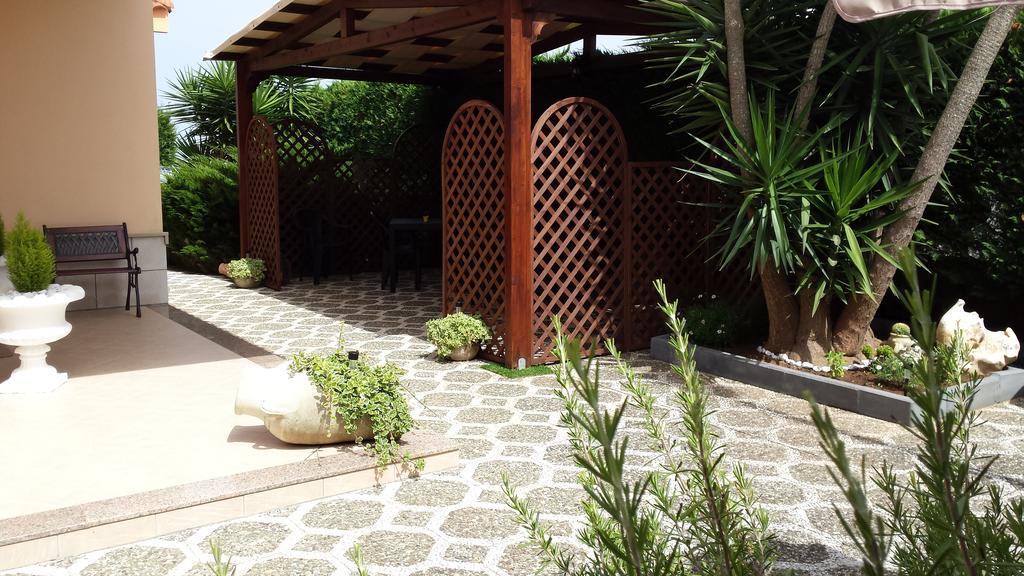 B&B L'Oasi Del Sole Uggiano La Chiesa Exteriör bild